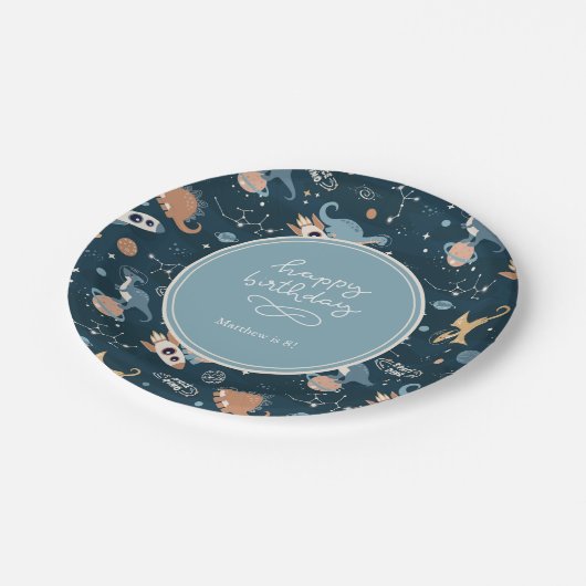 Niedliche Dinosaurier im Space Pattern Kindergebur Pappteller (Schrägansicht)