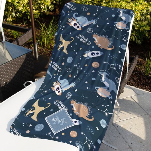Niedliche Dinosaurier in Space Pattern Kids Strandtuch