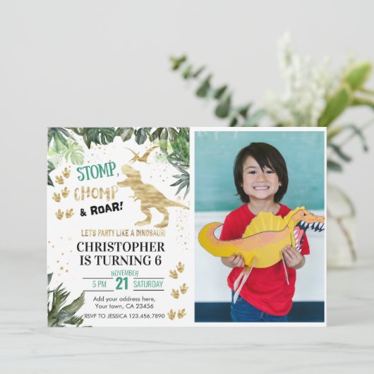 Niedliche Dinosaurier zum ersten Geburtstag Einladung (Stehend Vorderseite)