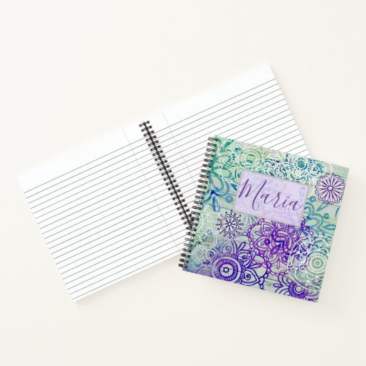 Niedliche Doodle-Blume auf einem rustikalen Holz Notizblock (Innenseite)