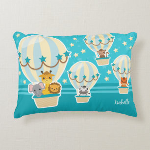 Niedliche Dschungeltiere in Heißluftballons Dekokissen