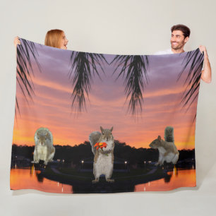 Niedliche Eichhörnchen bei Sonnenuntergang Fleecedecke