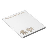 Niedliche Eichhörnchen, die einen Erdnussbaum teil Notizblock (angewinkelt)