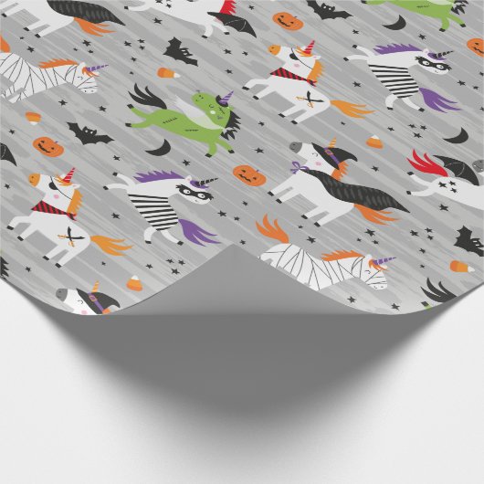 Niedliche Einhörner in Halloween-Kostümen Geschenkpapier (Ecke)