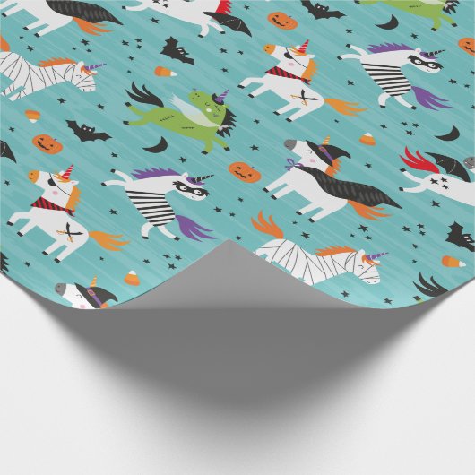 Niedliche Einhörner in Halloween-Kostümen Geschenkpapier (Ecke)