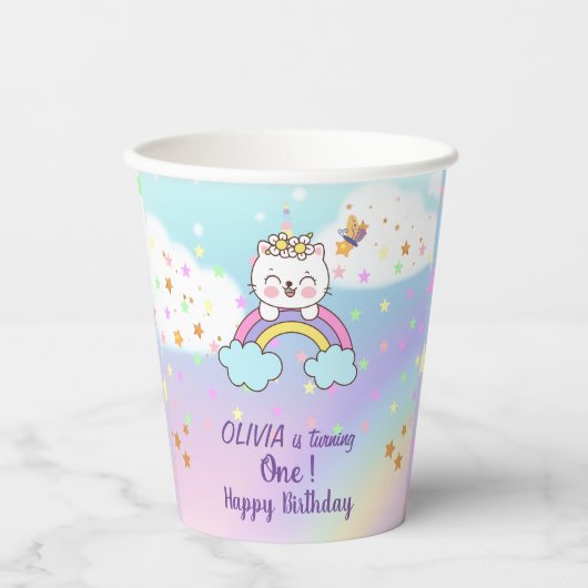 Niedliche Einhornkatze auf Regenbogenstars 1. Gebu Pappbecher (Vorderseite)
