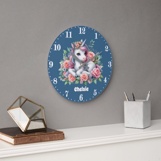 Niedliche Einhornmädchen geben den Namen Große Wanduhr (Büro)