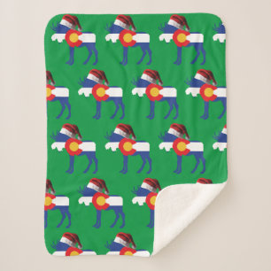 Niedliche Elche mit einem Weihnachtshut Sherpadecke
