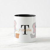 Niedliche Elefantenliebhaber fügen Monogramm hinzu Tasse (Zentrum)