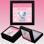 Niedliche Elefantensterne tragen den Namen Pink Ke Erinnerungskiste<br><div class="desc">Halten Sie die Geschenkboxen für Kinder. Personalisieren mit einem Namen. Mit einem niedlichen Elefanten,  Polka-Punkten und Sternen in den Farben Rosa und Weiß.</div>