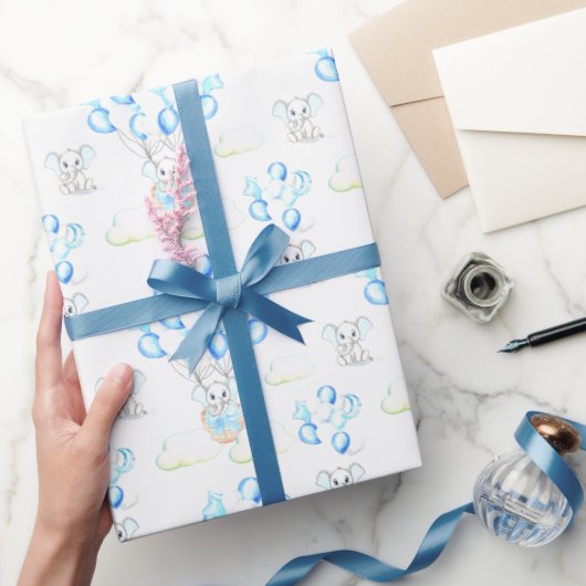 Niedliche Elephant Balloons & Clouds Baby Boy Must Geschenkpapier (Schenken)