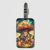 Niedliche Elfen spielen unter Pilzen Gepäckanhänger (Vorderseite Vertikal)