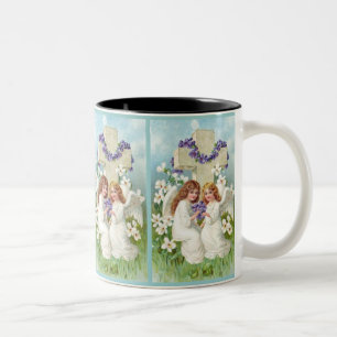 Niedliche Engel mit Kreuz und Blumen Zweifarbige Tasse