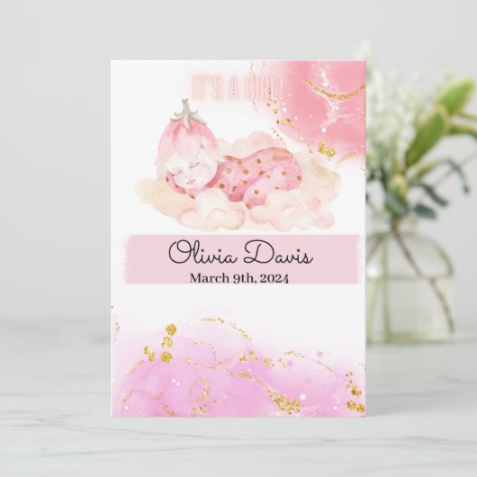 Niedliche Erdbeerbaby "It's a girl"-Ankündigung Ankündigung (Stehend Vorderseite)