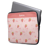 Niedliche Erdbeere mit Blume. Laptopschutzhülle (Vorderseite Links)