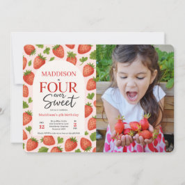Niedliche Erdbeere Vier mal Sweet 4. Geburtstag Fo Einladung
