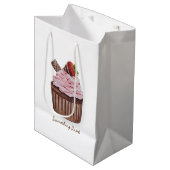 Niedliche Erdbeerkuchen in Aquarellfarbe Mittlere Geschenktüte (Vorderseite Schrägansicht)