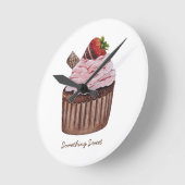 Niedliche Erdbeerkuchen in Aquarellfarbe Runde Wanduhr (Winkel)