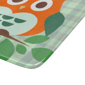 Niedliche Eule auf einer Niederlassung Schneidebrett (Ecke)