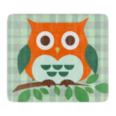 Niedliche Eule auf einer Niederlassung Schneidebrett (Vorderseite)