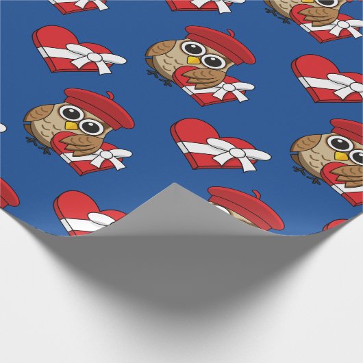Niedliche Eule mit Red Beret and Heart Box Geschenkpapier (Ecke)