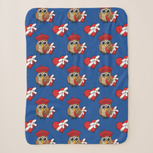 Niedliche Eule mit Red Beret and Heart Box Sherpadecke