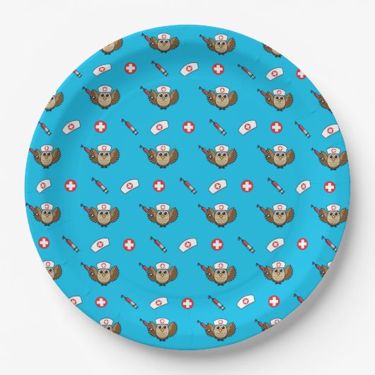Niedliche Eule mit Spritze Cartoon Pappteller (Vorderseite)