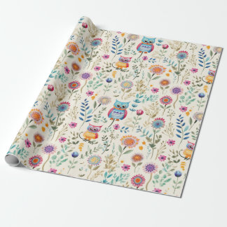 Niedliche Eulen in Florals Geschenkpapier