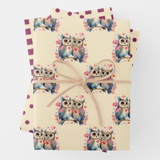 Niedliche Eulen mit quadratischem Muster lila Geschenkpapier Set (Beispiel)