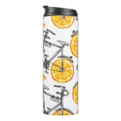 Niedliche Fahrräder mit orangefarbenen Rädern. Was Thermosbecher (Nach rechts gedreht)