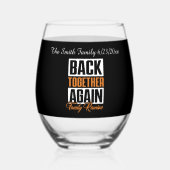 Niedliche Familie zusammen mit Namensdatum Wieders Weinglas Ohne Stiel (Rückseite)