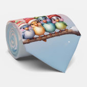 Niedliche Fantasievögel mit Weihnachtshüten. Krawatte (Gerollt)