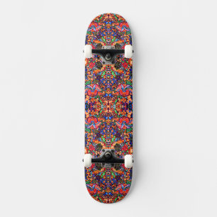 Niedliche, farbenfrohe abstrakte Zauberwelt Skateboard