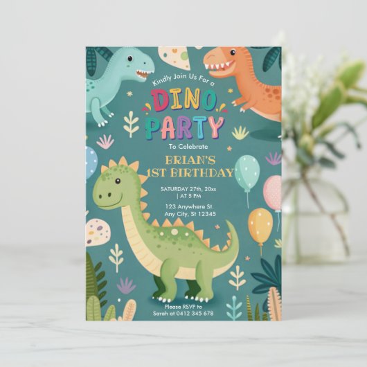 Niedliche farbenfrohe Dinosaurier Junge erster Geb Einladung (Stehend Vorderseite)