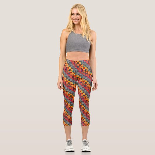 Niedliche, farbenfrohe geometrische Motivmuster Capri Leggings (Vorderseite)