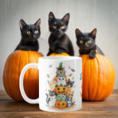 niedliche, farbenfrohe Katzen in kürbispersonalisi Kaffeetasse