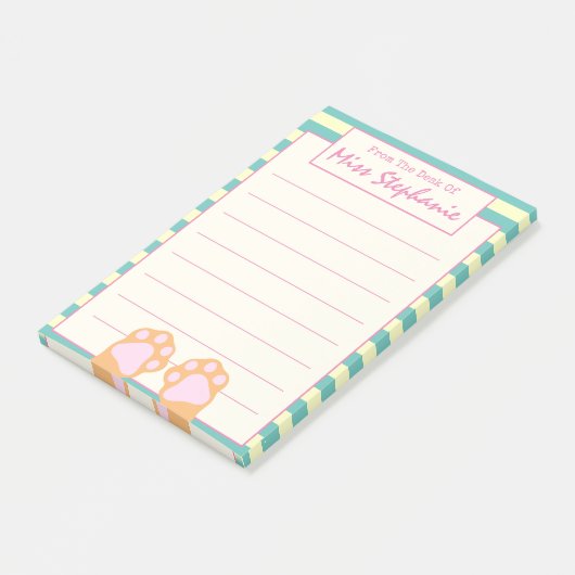 Niedliche farbenfrohe orangefarbene Katzenpaws vom Post-it Klebezettel (angewinkelt)