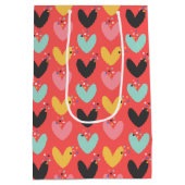 Niedliche farbenfrohe Valentinherzen Mittlere Geschenktüte (Rückseite)