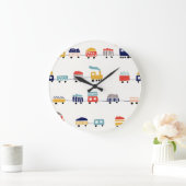 Niedliche, farbenfrohe Züge nahtlos. Große Wanduhr (Zuhause)