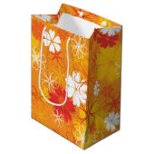 Niedliche farbige Daisy Illustration Blumenmuster Mittlere Geschenktüte (Vorderseite Schrägansicht)