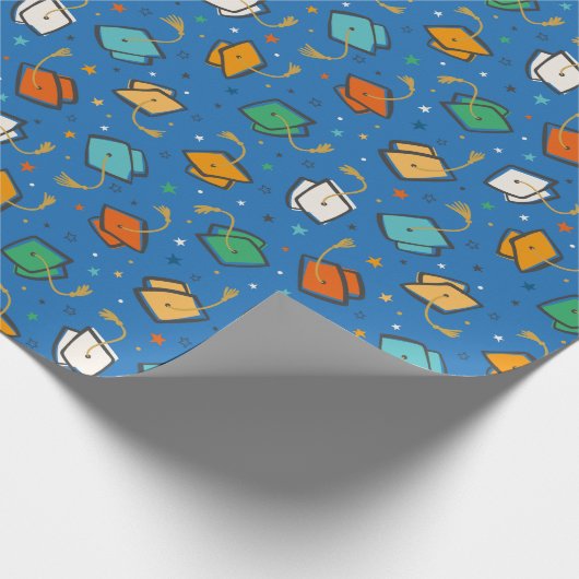 Niedliche farbige Graduierungshülse und Tassel auf Geschenkpapier (Ecke)