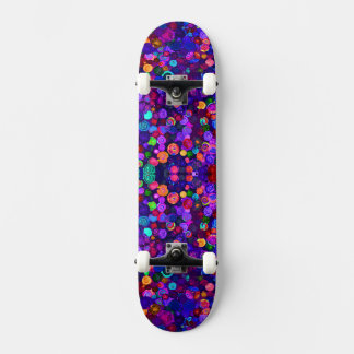 Niedliche farbige Spiralkosmosemuster Skateboard