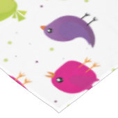 Niedliche, farbige Vögel Tischdecke (Schrägansicht)