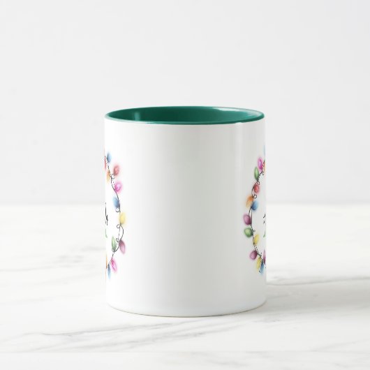 Niedliche farbige Weihnachtsbeleuchtung monogramm Tasse (Zentrum)