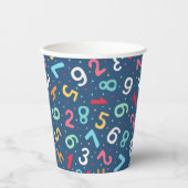 Niedliche farbige Zahlen Muster Blau Kindergeburts Pappbecher (Vorderseite)