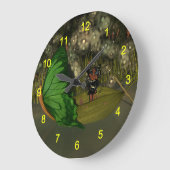 Niedliche Fee im Boot mit Feuerwehrleuten Große Wanduhr (Winkel)