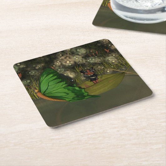 Niedliche Fee im Boot mit Feuerwehrleuten Rechteckiger Pappuntersetzer (angewinkelt)