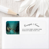 Niedliche Fee mit Dampfdrache in einem Fantasy-Wal (Insitu)