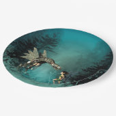 Niedliche Fee mit Dampfdrachen in einem Pappteller (Schrägansicht)