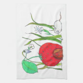 niedliche Feldmaus und großes rotes Erdbeerhaus Geschirrtuch (Vertikal)